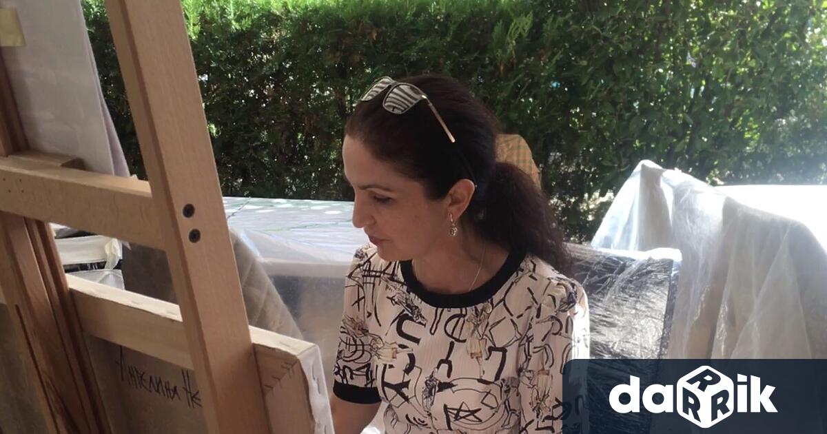 Известната художничка Ангелина Недин за седми път ще подреди изящните