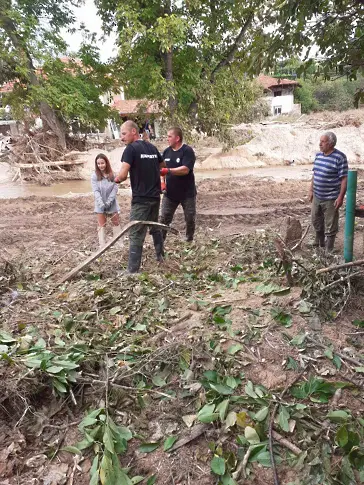 Доброволци от Сливен помагаха в село Богдан