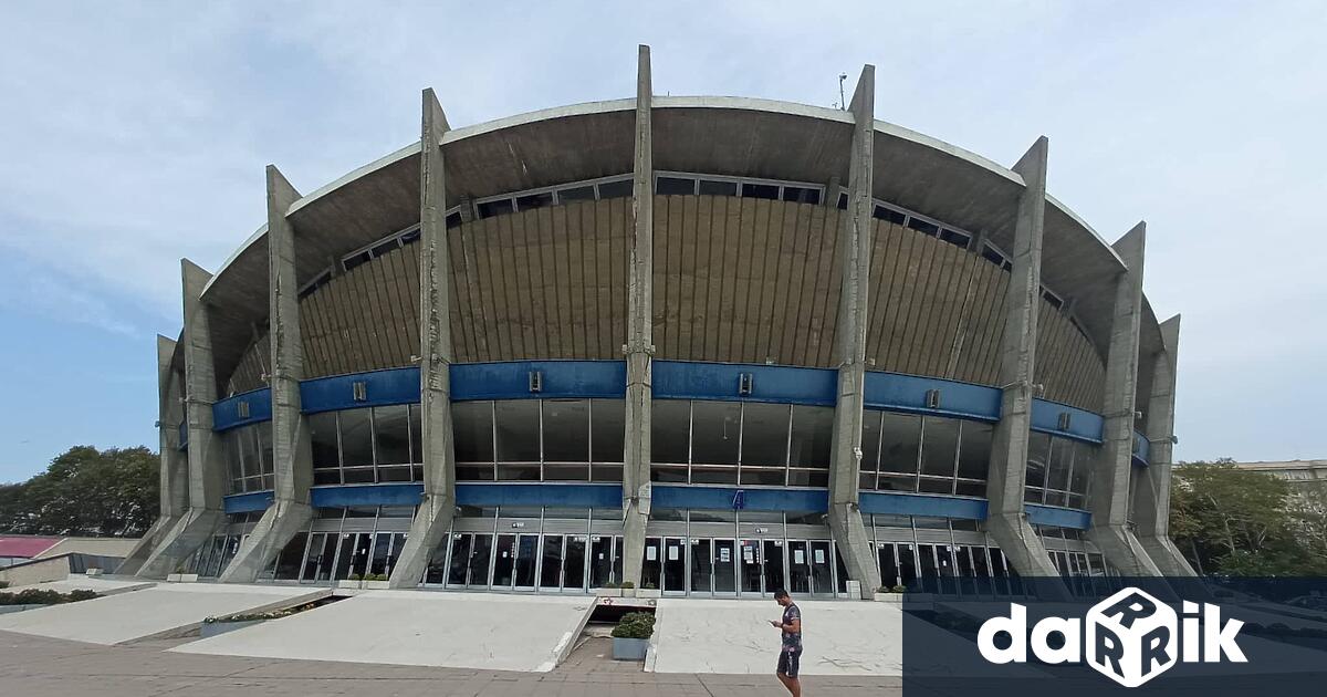 Една от емблематичните сгради във Варна ще се захранва със