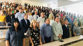 150 бъдещи лекари и медици влязоха в за първи път в Университет „Проф. д-р Асен Златаров“