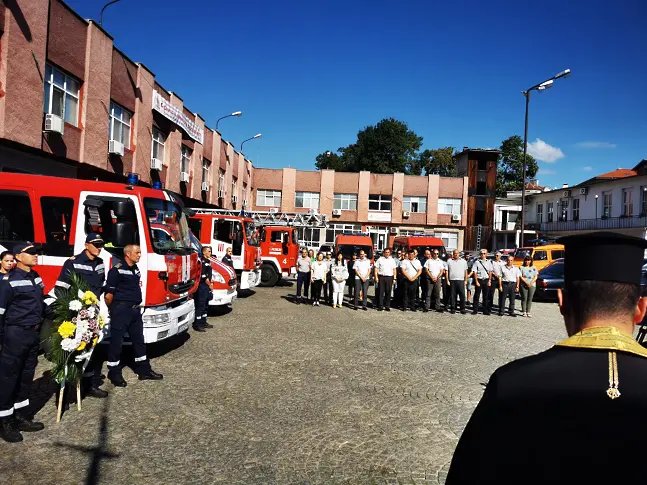 Почетоха паметта на загиналите пожарникари