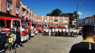 Пловдивските пожарникари отдадоха заслужена почит към изпълнилите достойно професионалния си