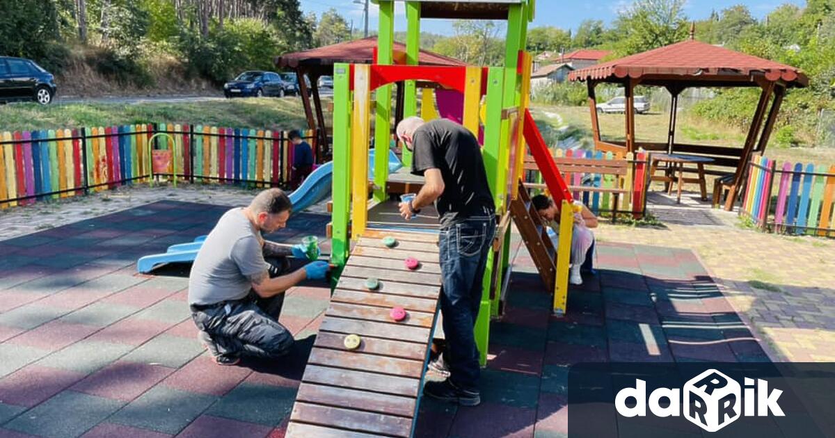 Мотористи се включиха с доброволчески труд и бои в освежаването