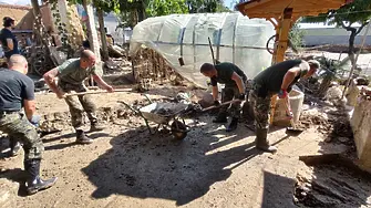 Държавата наема още строителна техника за разчистване пострадалите села в Карловско   