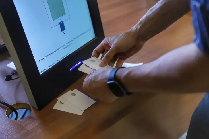 Държавата показа машините за гласуване пред наблюдатели от ОССЕ