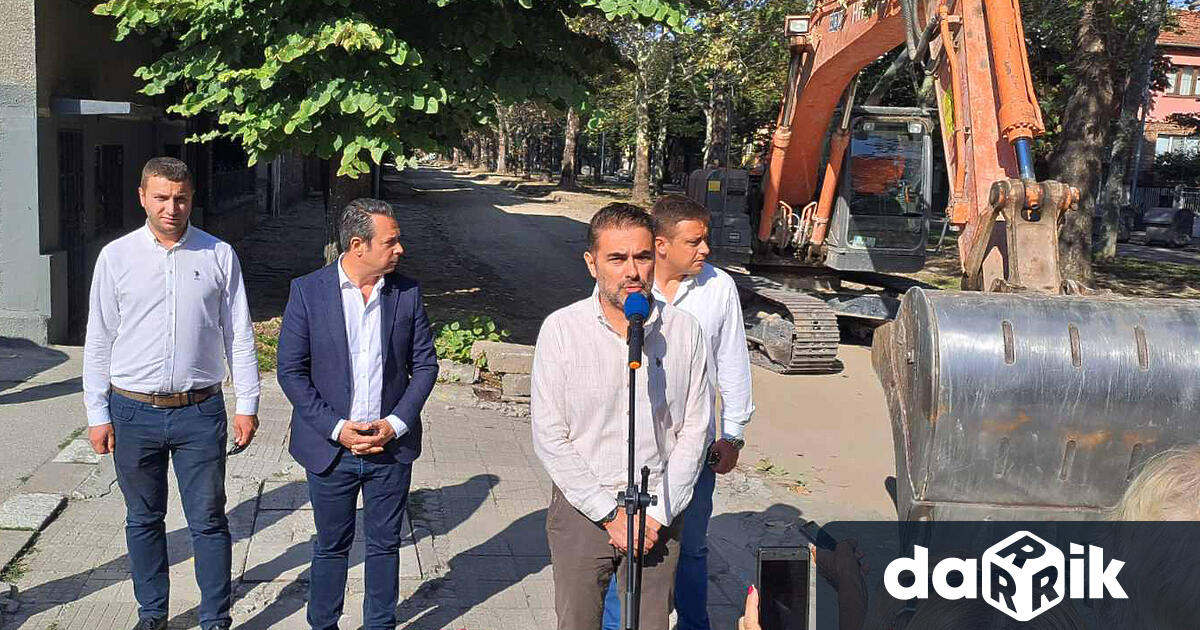 Символична първа копка за ремонта на бул. Хаджи Димитър“ в
