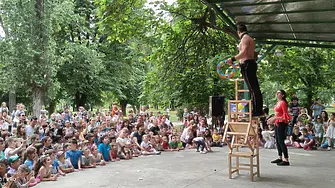 Театър, цирк, танци, игри и сладки изкушения за децата и цялото семейство в неделя на фестивала „Синьо лято“ 
