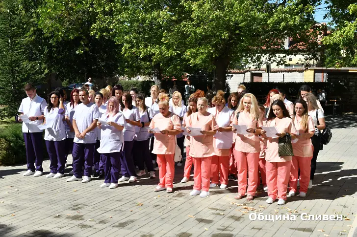  Откриха академичната година в сливенския филиал към Медицински университет-Варна   