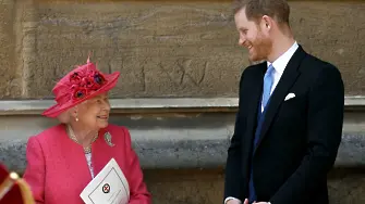 Принц Хари в писмо към Елизабет II: Усмихваме се, защото знаем, че с дядо се събрахте