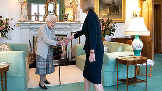 Сега короната отива при крал Чарлз Трети каза британската премиерка