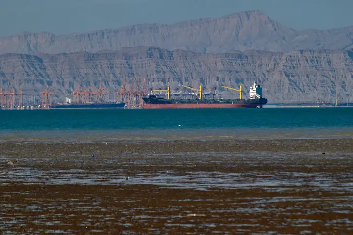 Иран залови „чужд“ кораб за контрабанда на гориво