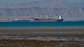 Иранските военноморски сили са заловили кораб с чуждестранна регистрация за