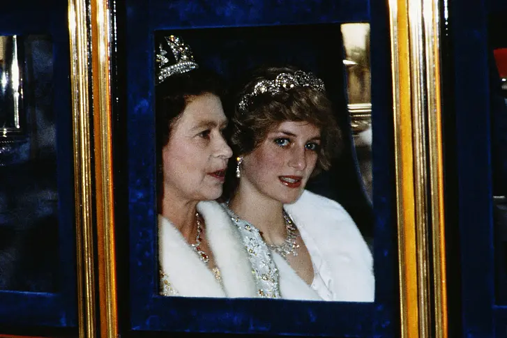 Кралица Елизабет II и принцеса Даяна