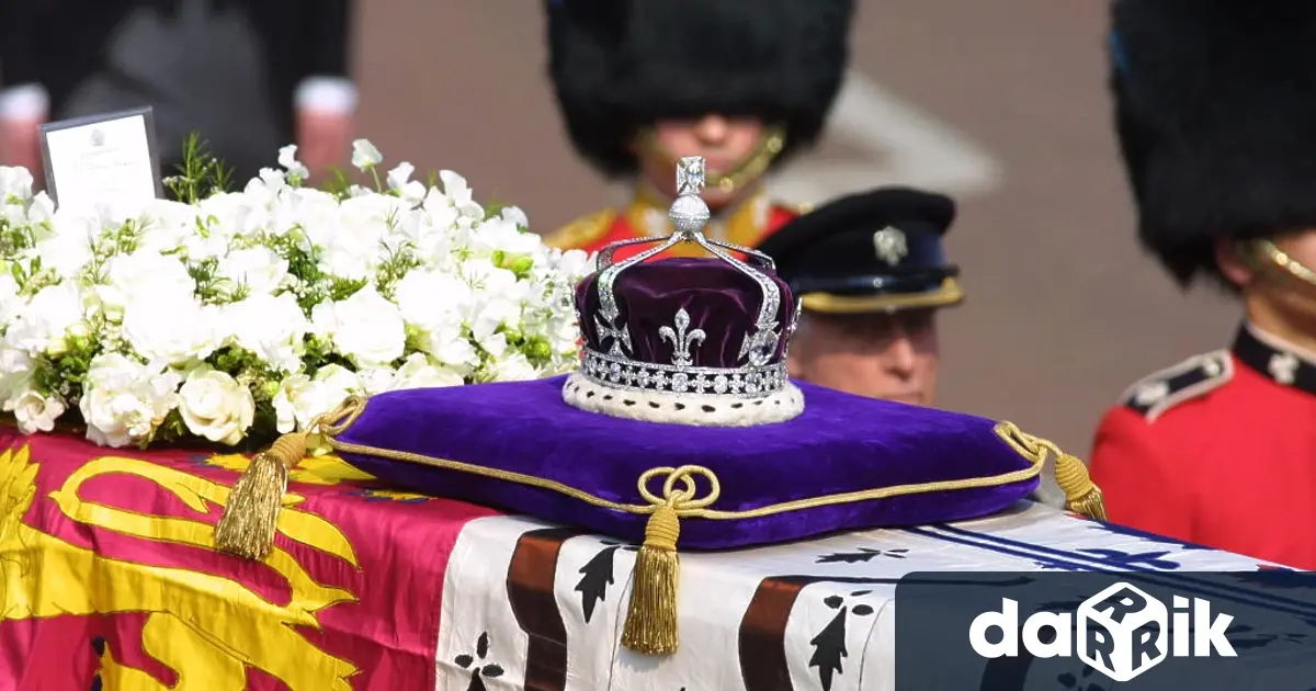 Ковчегът с тленните останки на Елизабет Втора бе изложен за