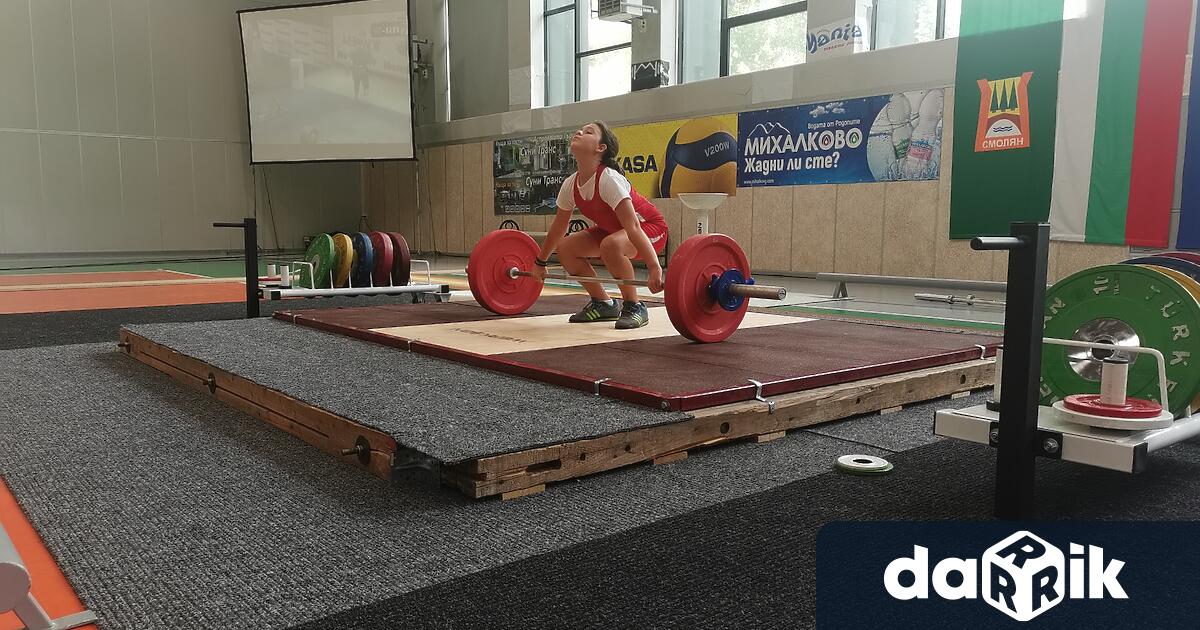 Над 70 състезатели и треньори уважиха турнира по вдигане на