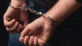 Бобовдолски полицаи са установили и задържали извършител на кражба на