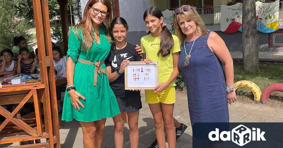 Децата и персоналът на Центровете за настаняване от семеен тип