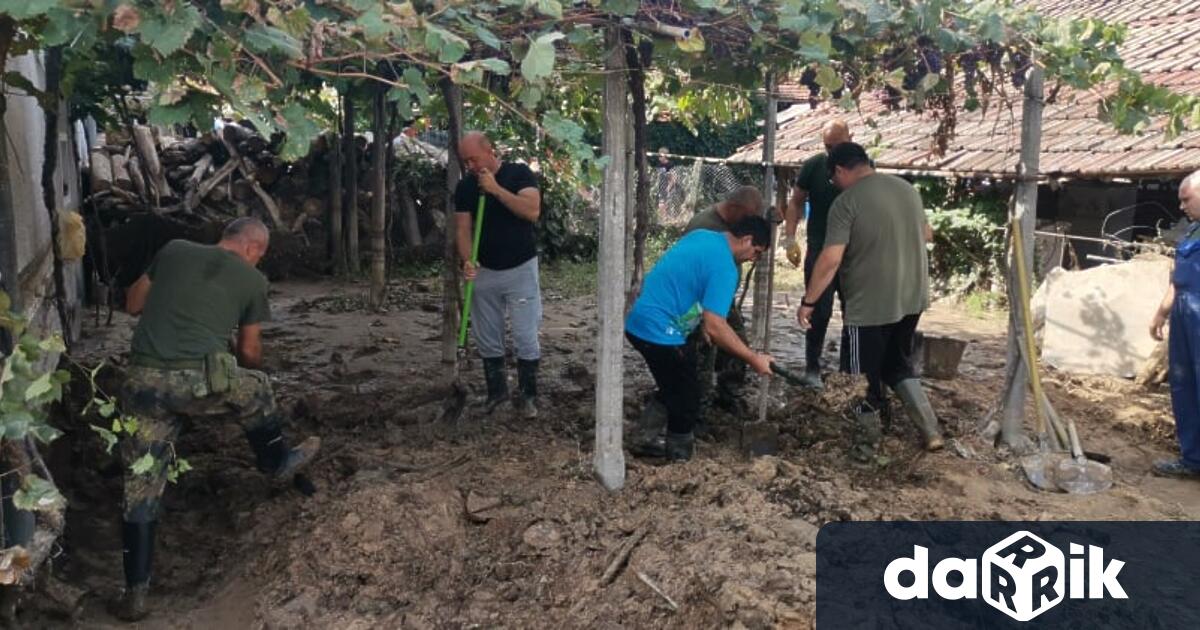 40 души личен състав, от които 39 курсанти, от Висшето