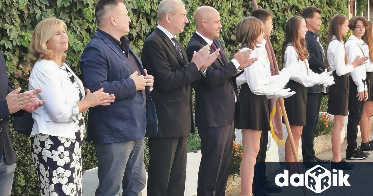 Емоционално винаги съм бил свързан с учителската професия, с възпитанието