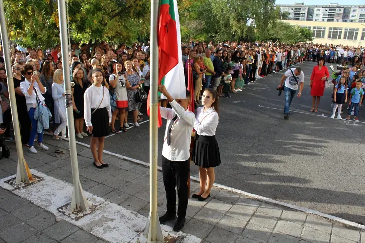 24 366 ученици прекрачиха училищния праг в Бургас