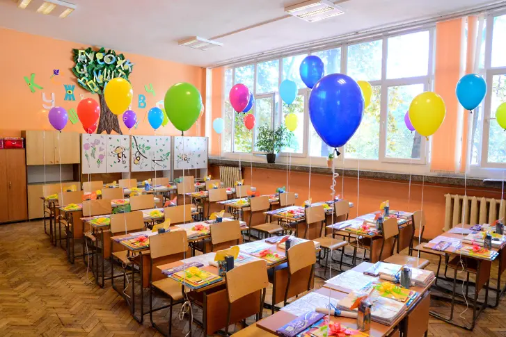 Над 3 000 първокласници влизат в класните стаи във Варна