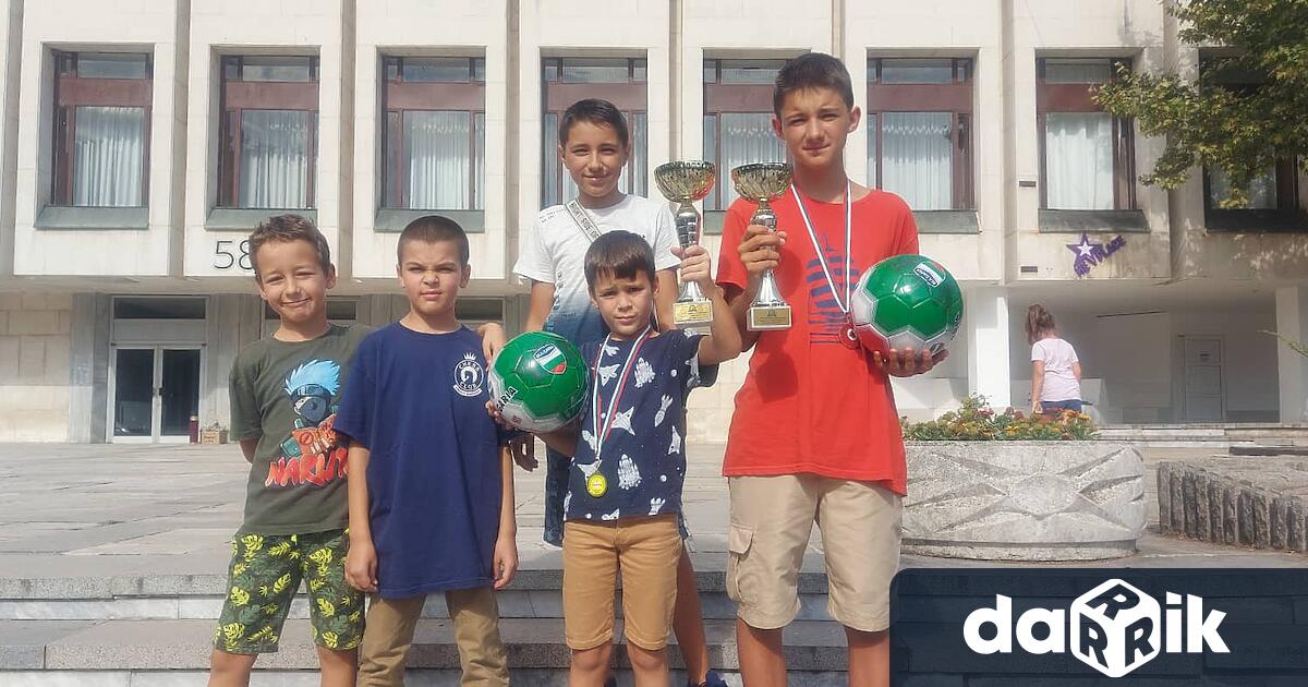 С три медала и две купи се завърнаха децата наШах