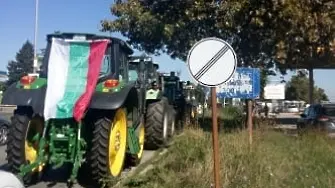 На протестно шествие с трактори излязоха зърнопроизводители в Русенско