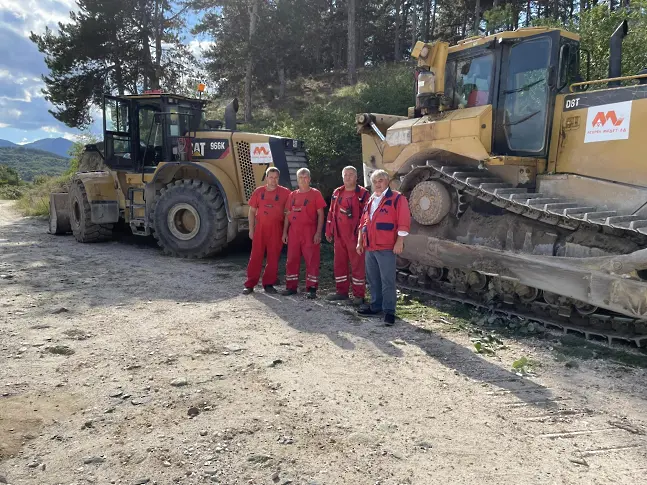 Тежка техника и екип от „Асарел“ помагат в Каравелово