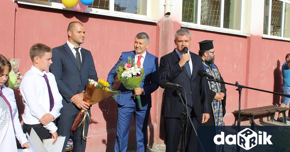 С красиво тържество бе даден стартът на новата учебна година