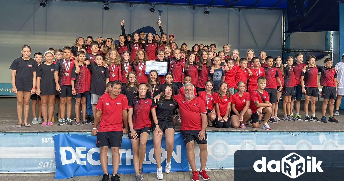 В турнира взеха участие 550 плувци от 32 клуба от