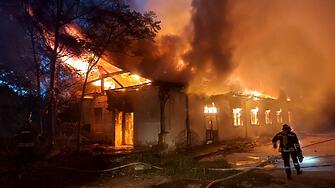 Три пожара в необитаеми постройки снощи в Хасково Горяха сграда