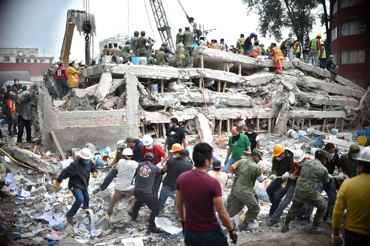 За трети път на 19 септември, но в различни години: Мощно земетресение в Мексико взе жертви (видео)
