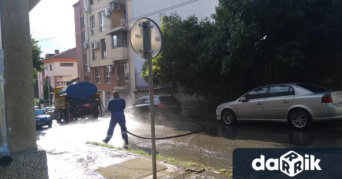 В ход е третото за годината основно измиване на улиците