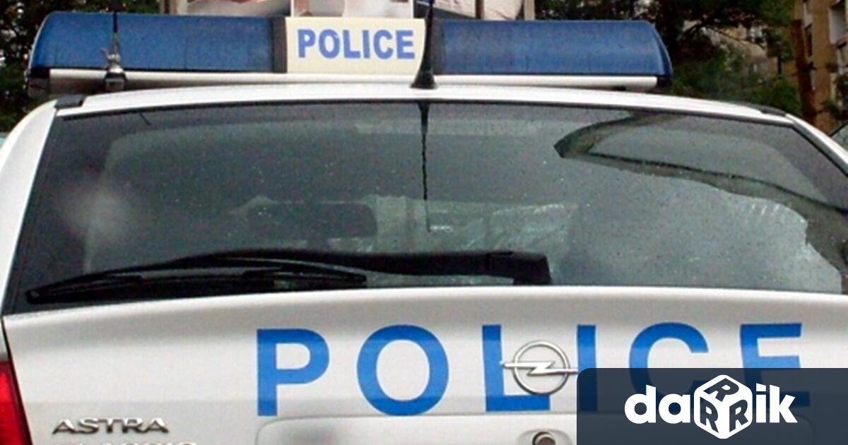 Двама криминално проявени и осъждани са задържани за домова кражба