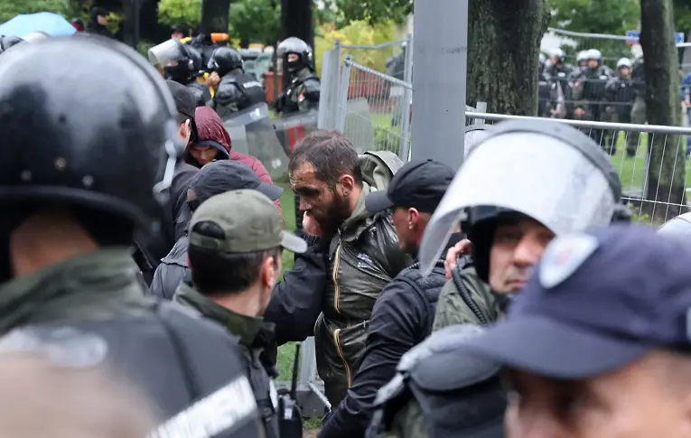 Сръбската полиция арестува над 30 протестиращи срещу Европрайд