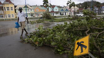 Циклонът Фиона се усили до ураган от четвърта категория по