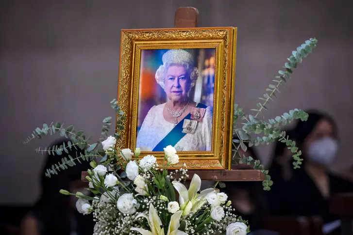 Светът си взема последно сбогом с кралица Елизабет Втора