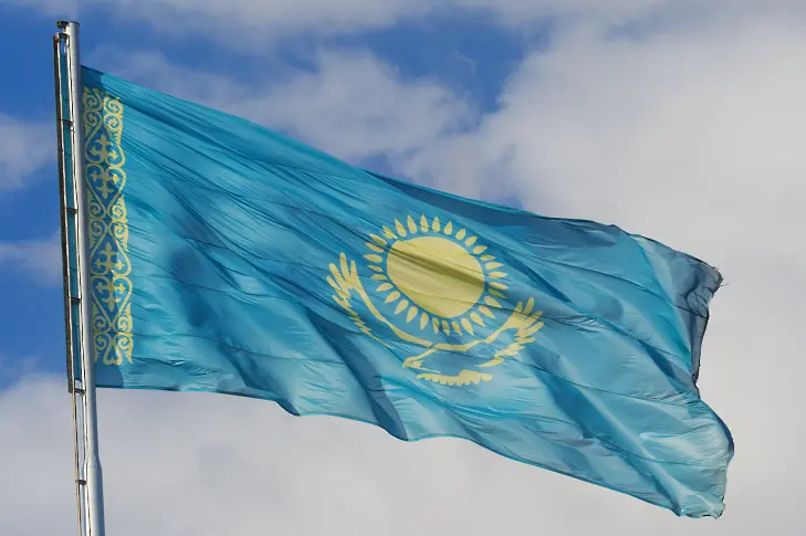 Казахстан ограничи президентския мандат и преименува столицата
