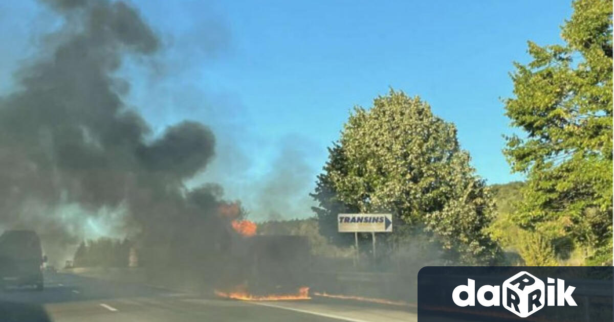 Микробус горя на магистрала Хемус тази сутрин. Инцидентът е станал