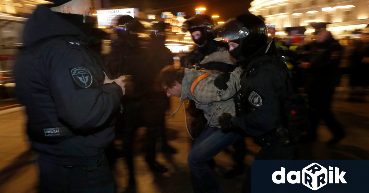 Близо 1200 души бяха задържани в сряда в Русия при