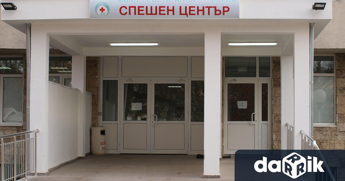 Мъж, който е завел съпругата си в Спешното отделение в