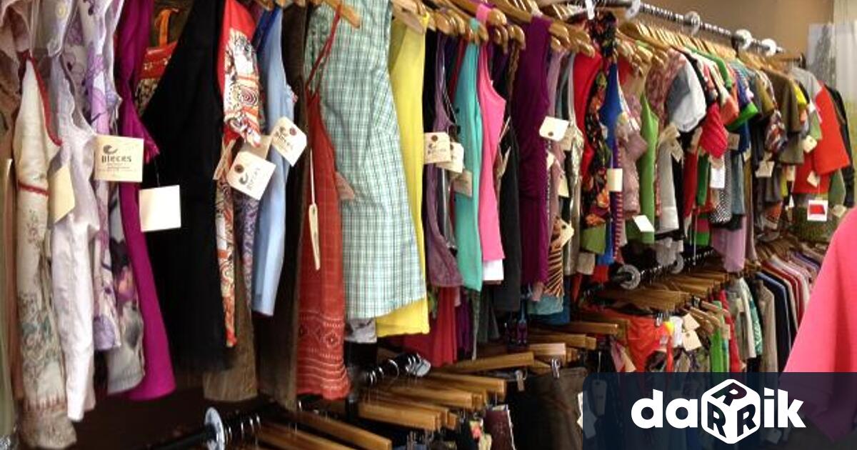 РУ Монтана издирва извършителите на кражба на дрехи от магазин