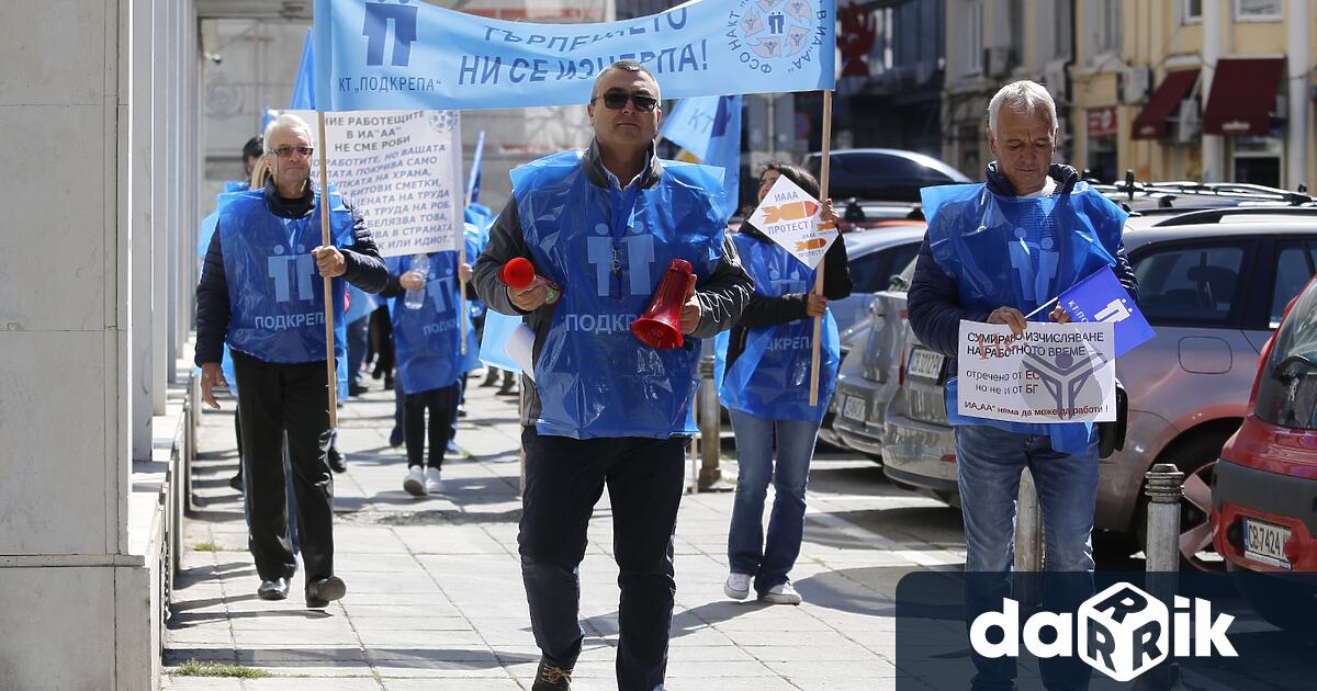 Служители от Изпълнителната агенция Автомобилна администрация“ излязоха на протест пред