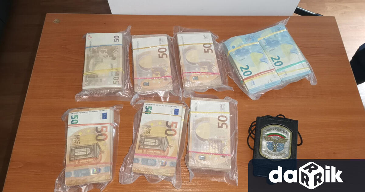 70 000 евро, укрити в товарен автомобил, са установени от