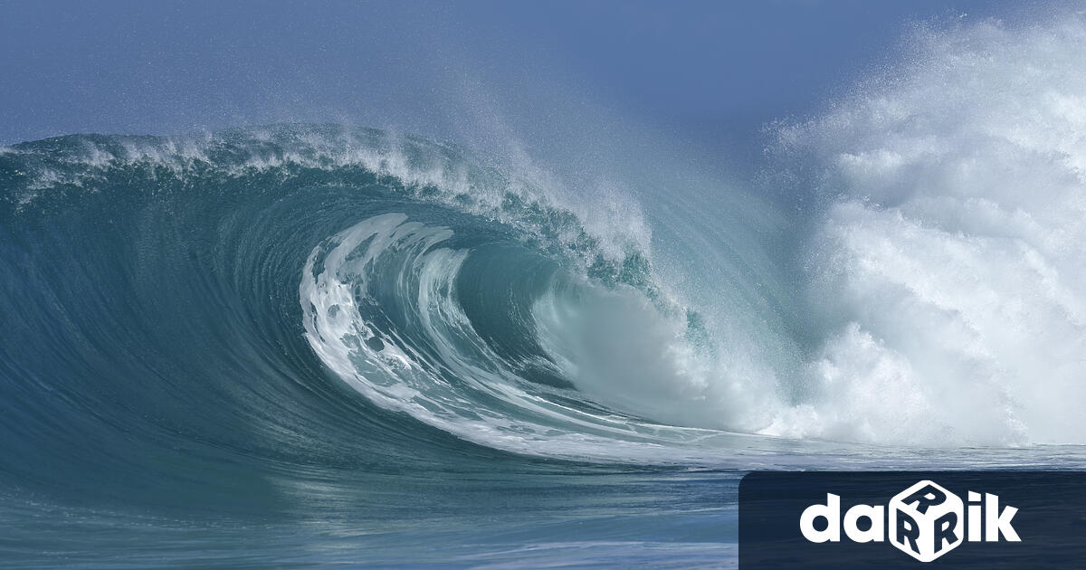 Saildrone Explorer SD 1078, ездач на вълни без екипаж, се