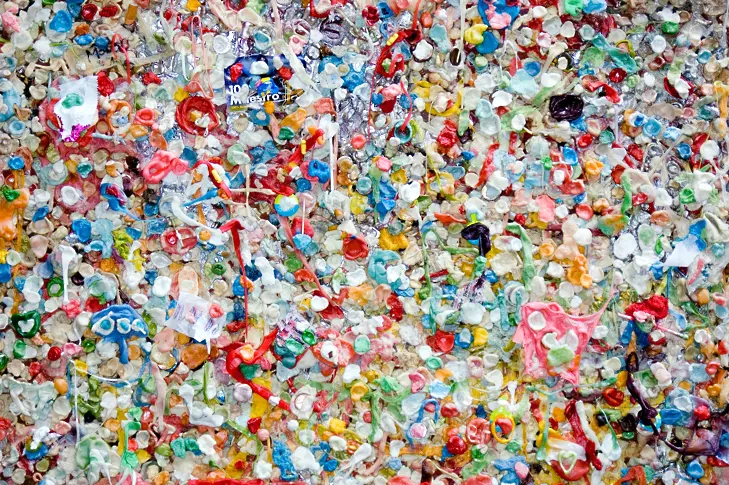 Химици създадоха първата напълно рециклируема пластмаса