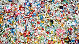 Химици създадоха първата напълно рециклируема пластмаса