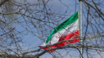 Бомба с коктейл Молотов беше хвърлена срещу иранското посолство в
