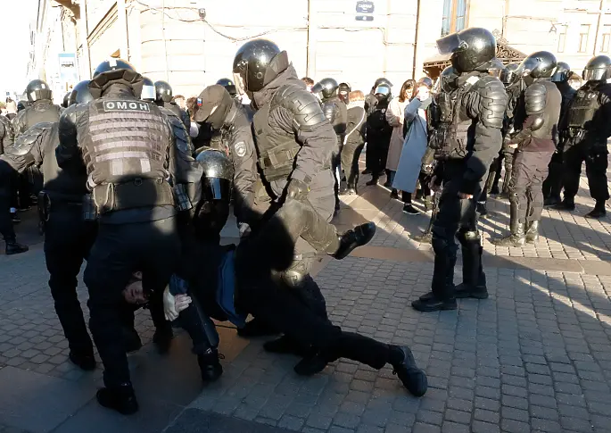 Още над 700 задържани в Русия при протести срещу мобилизацията