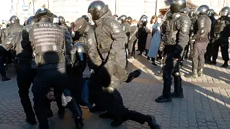 Още над 700 задържани в Русия при протести срещу мобилизацията